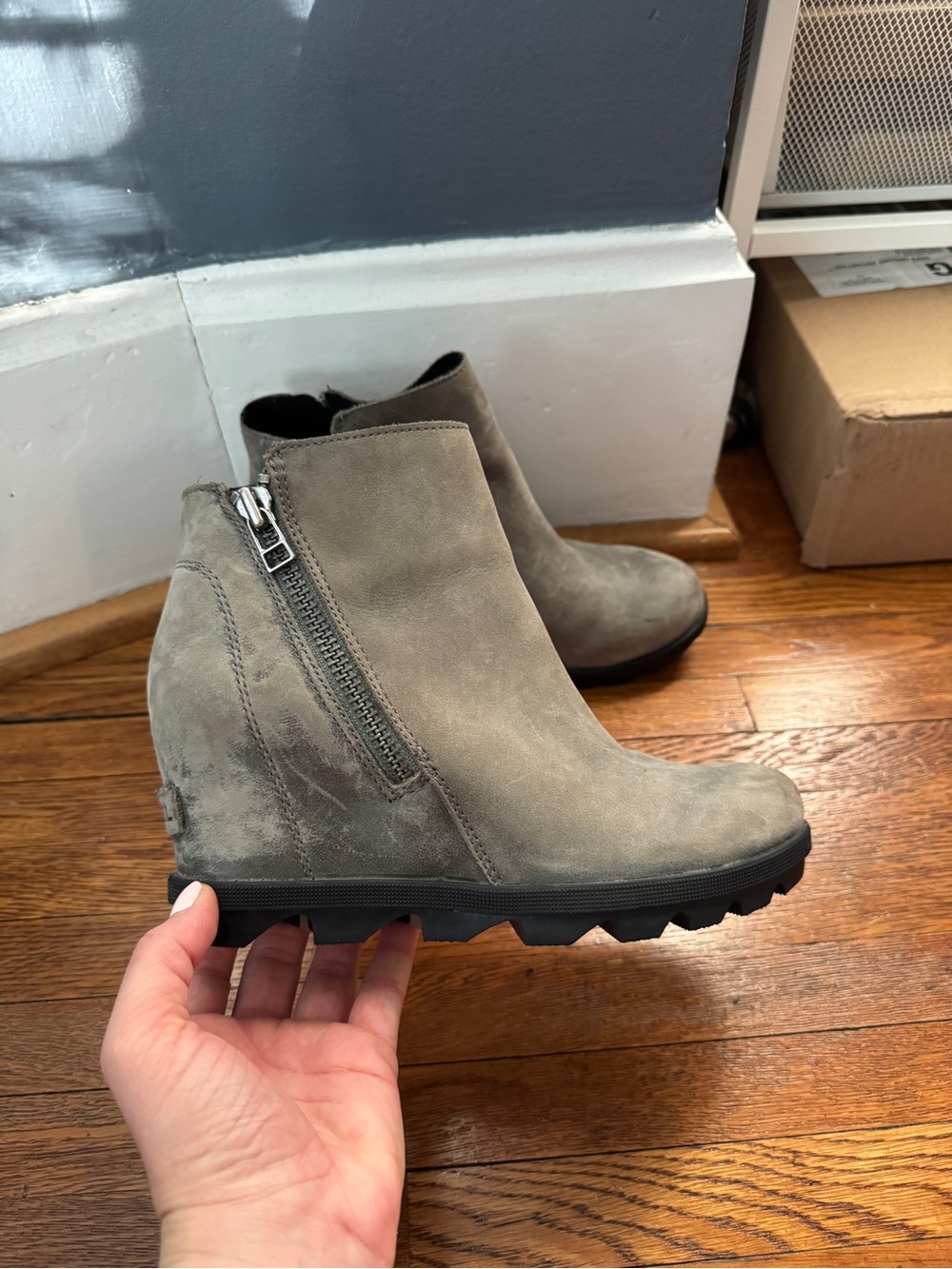 Sorel Joan of Arctic Wedge II Zip Bootie leather Gray size 6.5